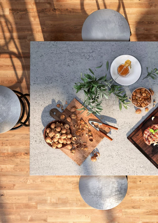 Stół dębowy 22 rozsuwany / konglomerat kwarcowy DEKTON