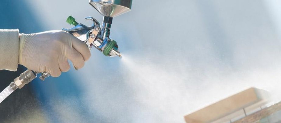 Oferowane sposoby wybarwiania mebli na kolor biały