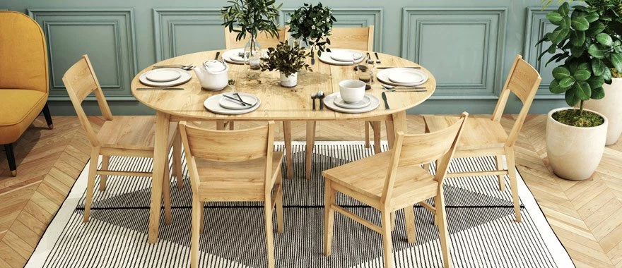 Krzesła dębowe z drewnianym siedziskiem