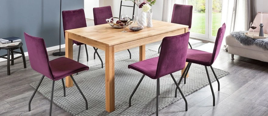 Krzesła tapicerowane i stół dębowy